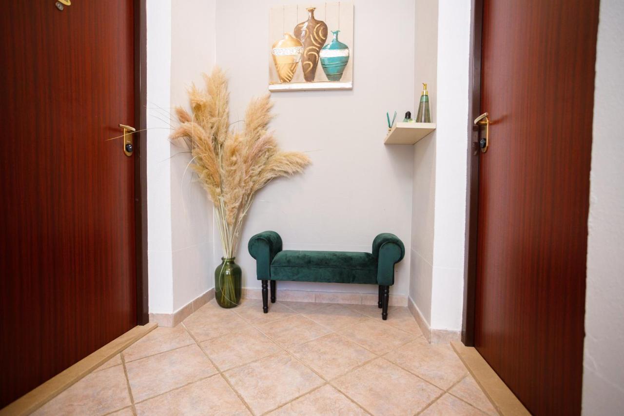Nono Jure , Private Pool & Sauna Милна Екстериор снимка
