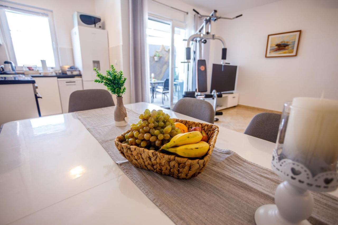 Nono Jure , Private Pool & Sauna Милна Екстериор снимка